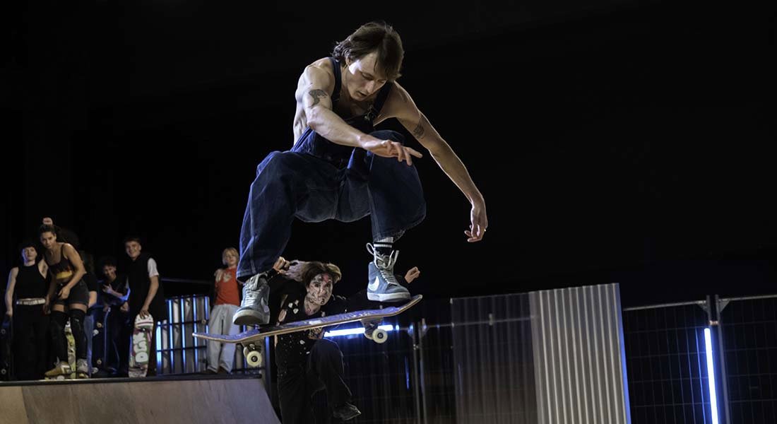 Avec Skatepark, Mette ingvartsen met le skate-board sous les feux de la rampe - Critique sortie Danse Paris Grande Halle de la Villette