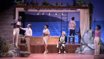 « Théorème / Je me sens un cœur à aimer toute la terre », Amine Adjina croise les influences de Molière et de Pier Paolo Pasolini - Critique sortie Théâtre Paris Théâtre du Vieux-Colombier