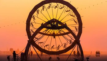 Charon de Peter Hudson, une installation monumentale et interactive - Critique sortie  Paris