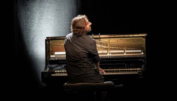 Les Notes qui s’aiment, une conférence pianotée d’André Manoukian - Critique sortie  Laval