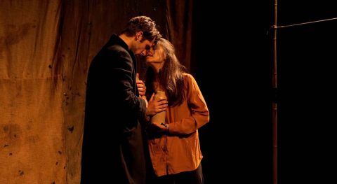 Le petit bijou théâtral « 4211 km » de Aïla Navidi continue sa route,  entre Paris et Téhéran - Critique sortie Théâtre Paris Théâtre Marigny – Studio Marigny