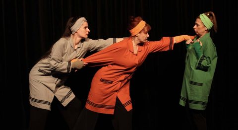 « Celle qui ne dit pas a dit » de Sarah Pèpe,un texte qui met en lumière le combat féministe par le prisme du travail - Critique sortie Avignon / 2023 Avignon Avignon Off. Théâtre des Lila’s