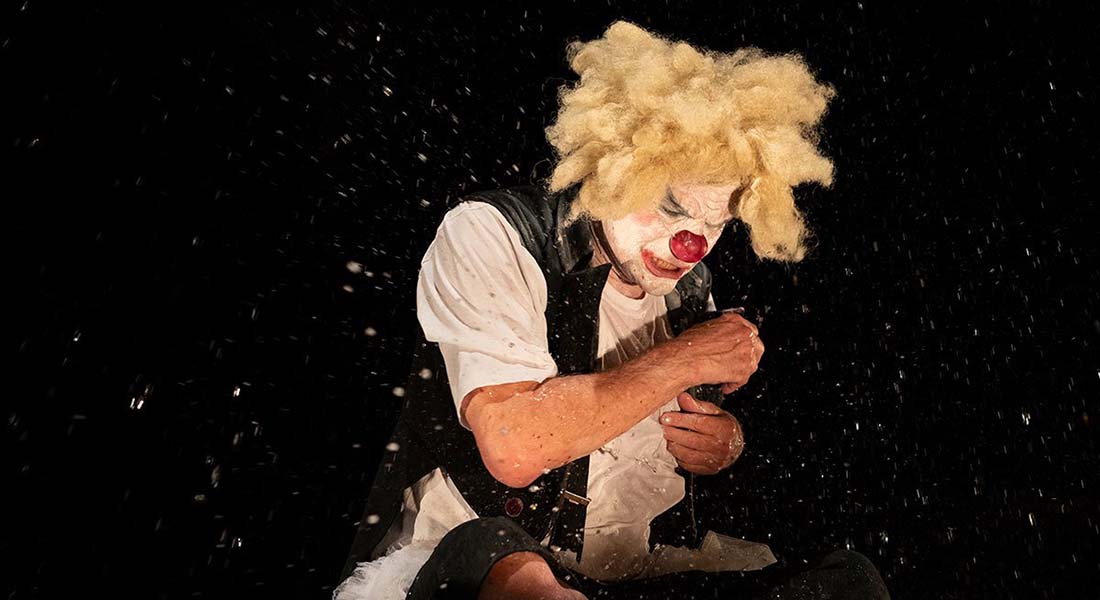 « Y’a quelqu’un ?! » Un spectacle du clown Hervé Langlois, entre rire et mélancolie - Critique sortie Avignon / 2023 Avignon Avignon Off. Espace Alya Theatre