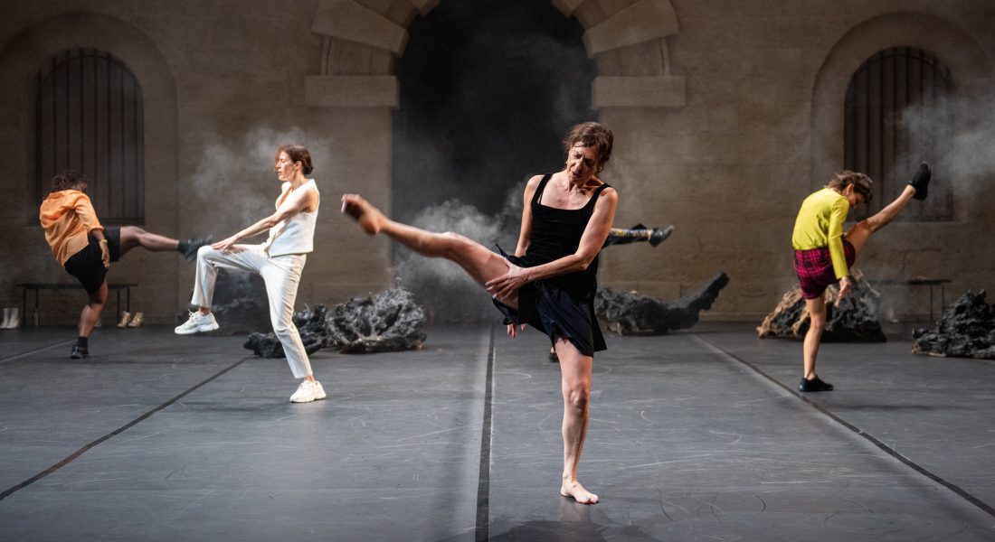 « Black Lights », une création coup de poing de Mathilde Monnier - Critique sortie Danse Avignon Cloître des Carmes