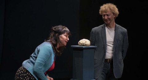 « Détours et autres digressions » par Eve Bonfanti et Yves Hunstad, acrobates du verbe, jongleurs à paradoxes, athlètes métaphysiques, pyrotechniciens quantiques… - Critique sortie Avignon / 2023 Avignon Avignon Off. Théâtre du Girasole