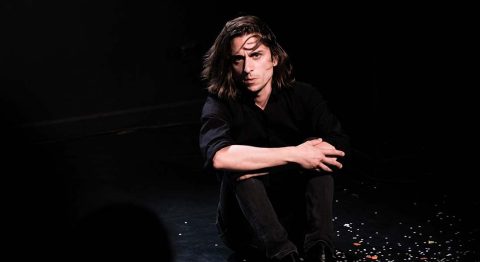 « Grande Ourse », Luc Rodier incarne une jeune femme qui se rêve en star du rock - Critique sortie Avignon / 2023 Avignon Avignon Off. La Factory