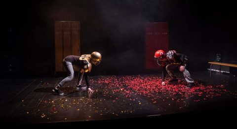 « L’Iliade » dans les vestiaires d’un match de football américain par la compagnie Thespis - Critique sortie Avignon / 2023 Avignon Avignon Off. La Factory