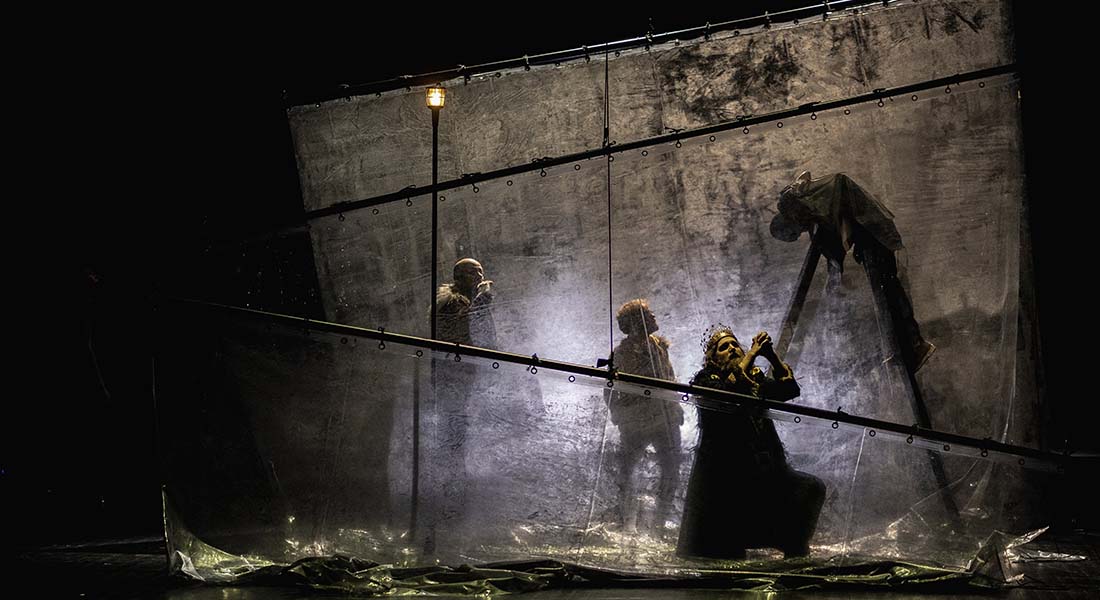 « La Tempête » signée Sandrine Anglade, un spectacle de troupe qui veut faire du théâtre le « lieu de l’artisanat et de l’invention imaginaire » - Critique sortie Avignon / 2023 Avignon Avignon Off. Théâtre du Chêne Noir