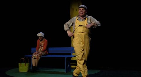 « La Tête en friche » éclaire la relation qui se noue entre une vieille dame et un jardinier quinquagénaire malmené par la vie - Critique sortie Avignon / 2023 Avignon Avignon Off. Théâtre le Cabestan