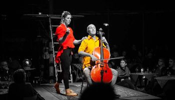 « Le Cabaret Renversé » de Julien Candy, un duo qui trouble les attendus - Critique sortie Avignon / 2023 Villeneuve lez Avignon Avignon Off. Festival Villeneuve en Scène