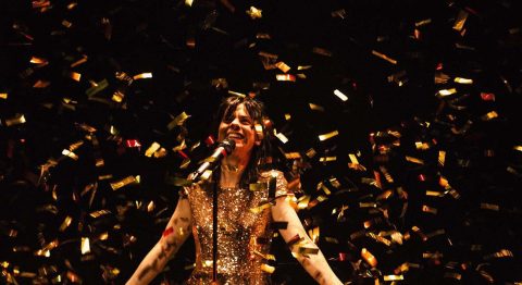 « Le jour où j’ai compris que le ciel était bleu » de Laura Mariani, sur la question de la normalité et de la différence - Critique sortie Avignon / 2023 Avignon Avignon Off. Le 11. Avignon