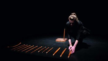 « Marche salope » de la photographe Céline Chariot , un spectacle qui s’intéresse à la mémoire traumatique qui fait suite à un viol - Critique sortie Avignon / 2023 Avignon Avignon Off. Théâtre des Doms