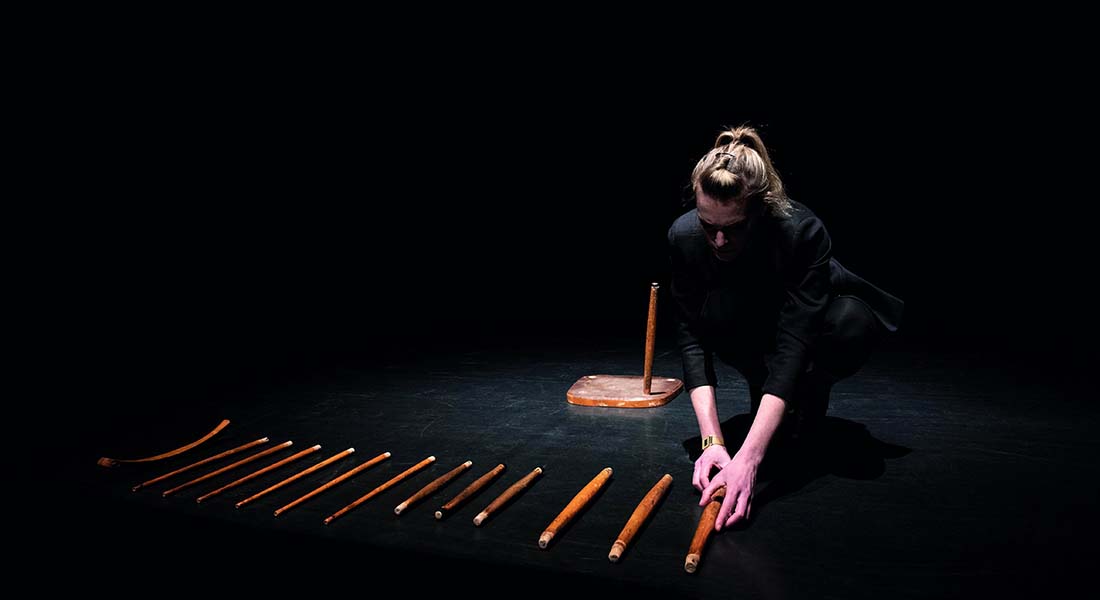 « Marche salope » de la photographe Céline Chariot , un spectacle qui s’intéresse à la mémoire traumatique qui fait suite à un viol - Critique sortie Avignon / 2023 Avignon Avignon Off. Théâtre des Doms