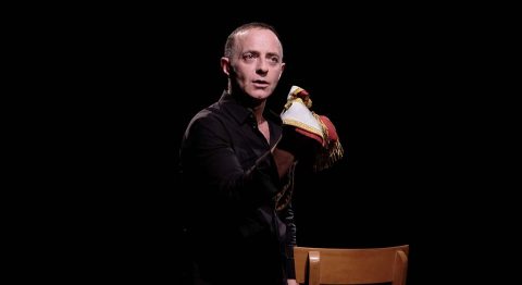 « Mon petit grand frère » de Miguel-Ange Sarmiento, un seul en scène qui parle de non-dits et de résilience - Critique sortie Avignon / 2023 Avignon Avignon Off. Théâtre Le Grand Pavois