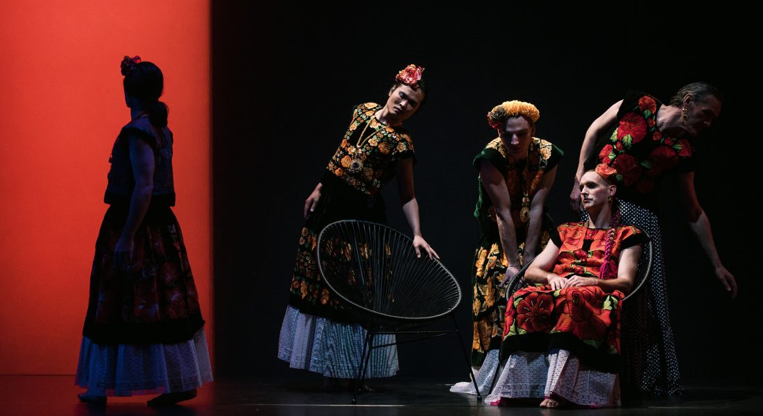 « Sous les fleurs » de Thomas Lebrun, superbe et bouleversant ! - Critique sortie Danse Paris CDN de Tours – Théâtre Olympia