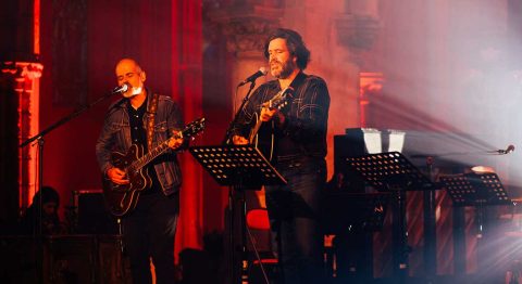 « Trilogie 72 », Silly Boy Blue, Léonie Pernet et La Maison Tellier & friends revisitent Lou Reed, David Bowie et Neil Young - Critique sortie Avignon / 2023 Avignon Festival d’Avignon. Cour du Lycée Saint-Joseph