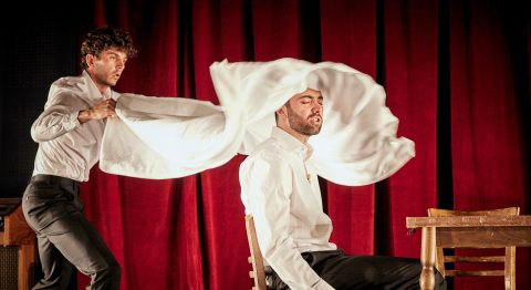 « L’Addition » de Tim Etchells : une performance burlesque, à vivre ! - Critique sortie Avignon / 2023 Avignon