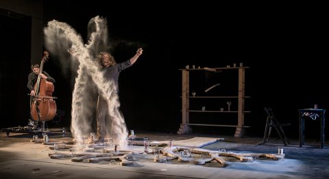 “Évidences Inconnues” de Kurt Demey : un spectacle de mentalisme qui nous manipule pour mieux nous inviter à utiliser notre pensée critique - Critique sortie Avignon / 2023 Avignon 11 • Avignon