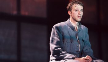 « Guerre » par Benoit Lavigne avec Benjamin Voisin : une traversée de la Der des Ders en 14-18, théâtralement efficace - Critique sortie Avignon / 2023 Avignon Théâtre du Chêne Noir