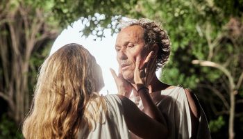 Avec « Le Songe », Gwénaël Morin fait triompher l’amour et la vie - Critique sortie Avignon / 2023 Avignon Festival d’Avignon. Jardin de la rue de Mons