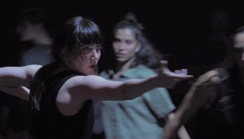 « L’œil nu », le ballet cosmique et menaçant de Maud Blandel - Critique sortie Avignon / 2023 Villeneuve lez Avignon La Chartreuse de Villeneuve lez Avignon