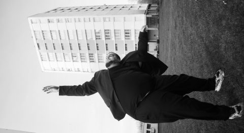 Sofiane Chalal : une « Part d’ombre » à creuser, forçant l’admiration - Critique sortie Avignon / 2023 Avignon 11 • Avignon