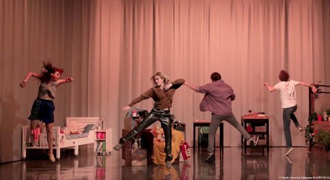 Éléonore Joncquez présente « OVNI » d’Ivan Viripaev : une très belle aventure joyeusement humaine, plus intérieure que cosmique - Critique sortie Avignon / 2023 Avignon Le 11. Avignon