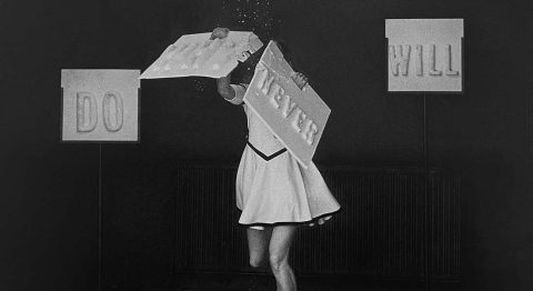 « One Song – Histoire(s) du Théâtre IV » de Miet Warlop :  un concert-performance explosif ! - Critique sortie Théâtre Paris Théâtre du Rond-Point