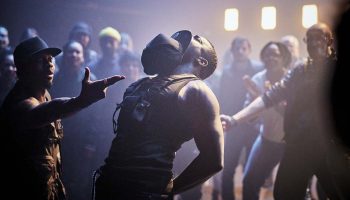 Bintou Dembélé invite à un « G.R.O.O.V.E » voyageur et engagé - Critique sortie  Antibes Anthéa - Théâtre d'Antibes