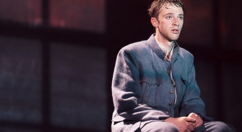 Benoit Lavigne met en scène Benjamin Voisin dans « Guerre », roman de Céline récemment retrouvé - Critique sortie Théâtre Paris Théâtre de l’Œuvre