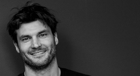 « Les Méritants » de Julien Guyomard, une réflexion sur la responsabilité individuelle dans le monde libéral - Critique sortie Théâtre Paris. Théâtre de la Tempête