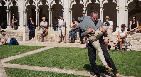 « La Concordance des Temps » de Pierre-Jean Bréaud et Guillaume Sendron, un bijou de sensibilité - Critique sortie Théâtre Paris Village de Cirque