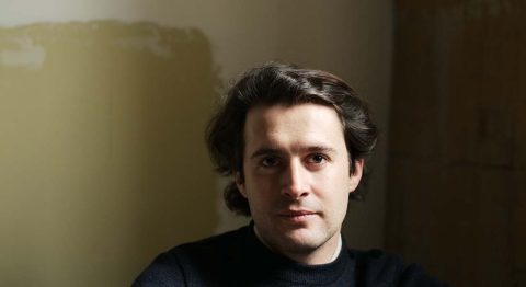 Valérian Guillaume crée « Richard dans les étoiles », qui explore la question de l’assignation sociale - Critique sortie Théâtre Lyon Les Célestins – Théâtre de Lyon