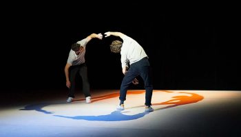 « Et de se tenir la main » de Mélanie Perrier - Critique sortie Danse Tremblay-en-France Théâtre Louis Aragon