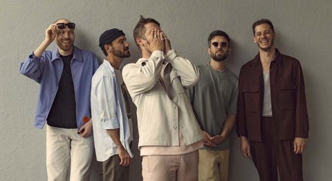 Le saxophoniste Léon Phal entouré de son groupe - Critique sortie Jazz / Musiques Paris La Machine du Moulin Rouge