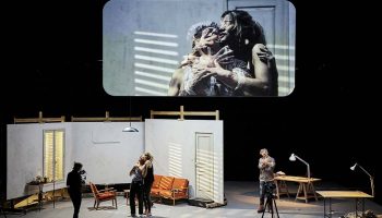 Marc Lainé présente « En travers de sa gorge », un drame fantastique - Critique sortie  Paris Théâtre du Rond-Point