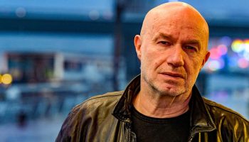 Défi réussi pour Pierre Martot dans « Le Mythe de Sisyphe » - Critique sortie Théâtre Paris Lavoir Moderne Parisien