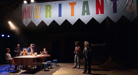 « Les Méritants », comédie post-apocalyptique mise en scène par Julien Guyomard - Critique sortie Théâtre Paris Théâtre de la Tempête