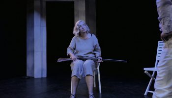 Mitch Hooper s’inspire de l’affaire Romand pour « Le Poids du mensonge » : prenant et réussi ! - Critique sortie Théâtre