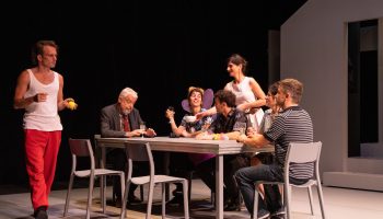 Laurent Mauvignier signe le texte et la mise en scène de « Proches » - Critique sortie Théâtre Paris La Colline - Théâtre national