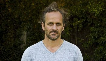 Simon Pitaqaj  crée un théâtre nourri de l’humain - Critique sortie  Bagnolet Théâtre Le Colombier