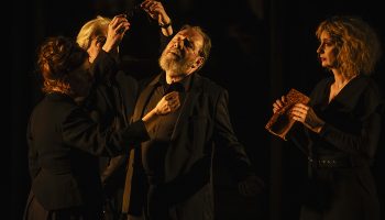 « Tachkent », de Rémi De Vos, mis en scène par Dan Jemmett, une comédie loufoque réjouissante - Critique sortie Théâtre Paris Théâtre Marigny – Studio Marigny