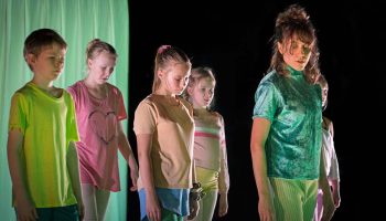 « Working with children », essai chorégraphique de Nicola Gunn - Critique sortie  Paris _THEATRE SILVIA MONFORT