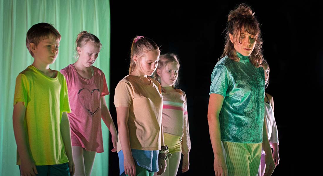 « Working with children », essai chorégraphique de Nicola Gunn - Critique sortie  Paris _THEATRE SILVIA MONFORT