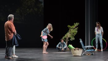 Yasmina Reza crée « James Brown mettait des bigoudis » - Critique sortie Théâtre Paris la colline