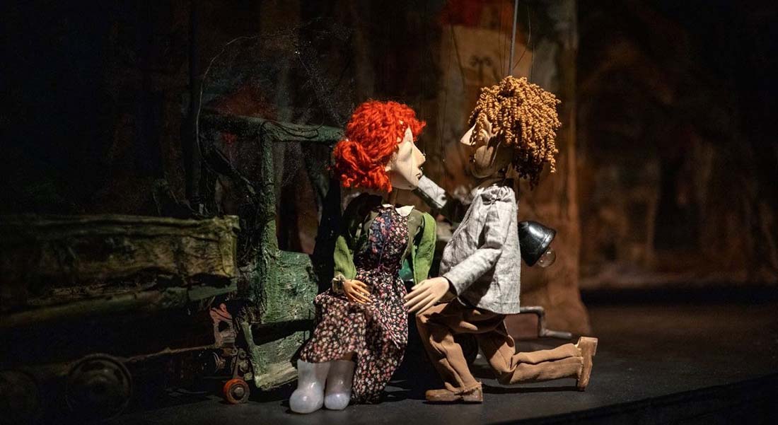 Leo Gabriadze réadapte « Alfred et Violetta » de Rezo Gabriadze, un spectacle de marionnettes dépaysant à la manipulation virtuose - Critique sortie Marionnette Paris La Scala Paris
