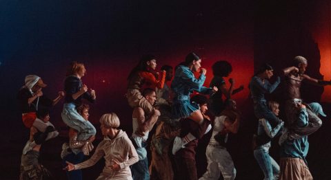 (LA)HORDE présente « Age of Content », une surabondance d’images qui se déploie dans un fourre-tout épuisant et jubilatoire - Critique sortie Danse Chalon-sur-Saône Espace des Arts - Scène Nationale