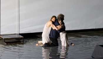 Ivo van Hove recrée « Après la répétition / Persona » d’Ingmar Bergman, une partition exigeante et âpre - Critique sortie Théâtre Paris Théâtre de la Ville-Sarah Bernhardt
