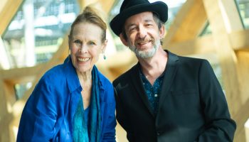 Carolyn Carlson et Arthur H créent « Poetry in motion », un instant suspendu qui unit la danse et le poème - Critique sortie Danse Boulogne-Billancourt La Seine Musicale