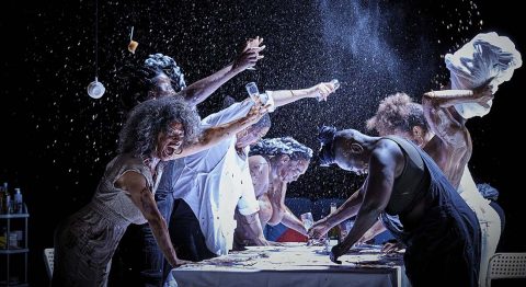 « Carte noire nommée désir » de Rébecca Chaillon exprime une colère éruptive et outrancière qui s’attaque au racisme et au sexisme - Critique sortie Théâtre Paris Odéon-Théâtre de l’Europe - Ateliers Berthier
